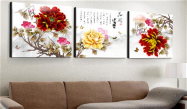 关于客厅沙发背景墙挂画的建议 客厅沙发背景墙挂画挂什么好