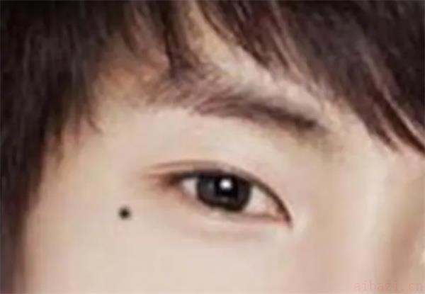 男孩眼角有颗痣好不好 男孩眼角有颗痣有什么说法