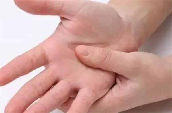 手掌粉红的人的性格特征 手掌粉红性格是非常开朗的吗