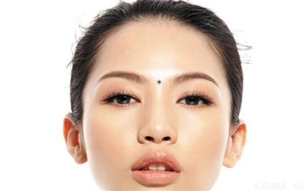 女人额头宽窄和头发稀疏与姻缘的关系 什么样额头的女人有好姻缘