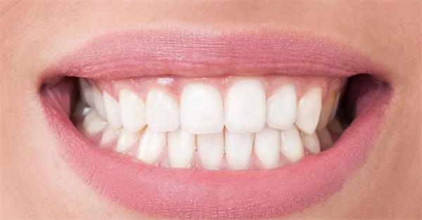 简述牙齿力大坚固女人的性格 牙齿力大坚固女人的性格是怎样的