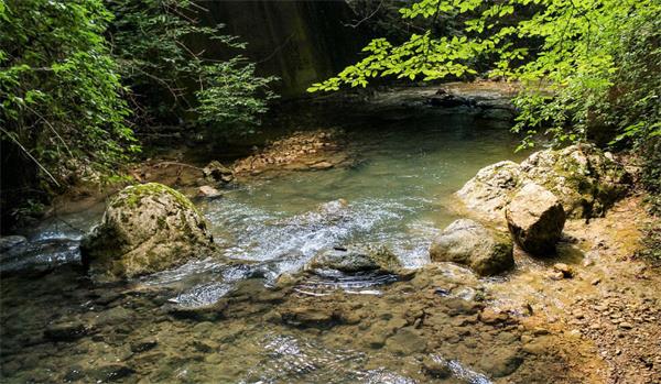 全面分析城墙土和山涧水的配对 城墙土和山涧水能否在一起