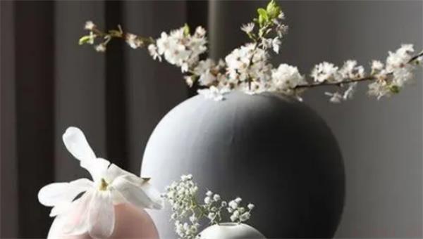 桃花位适合放什么花最在卧室里放花瓶能旺桃花吗