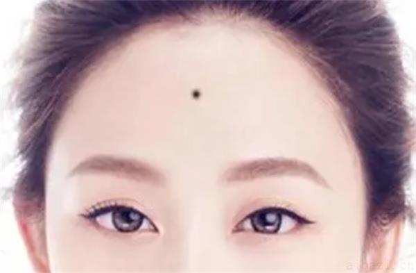 浅谈女人事业成功的痣相 什么样的女人痣相事业成功
